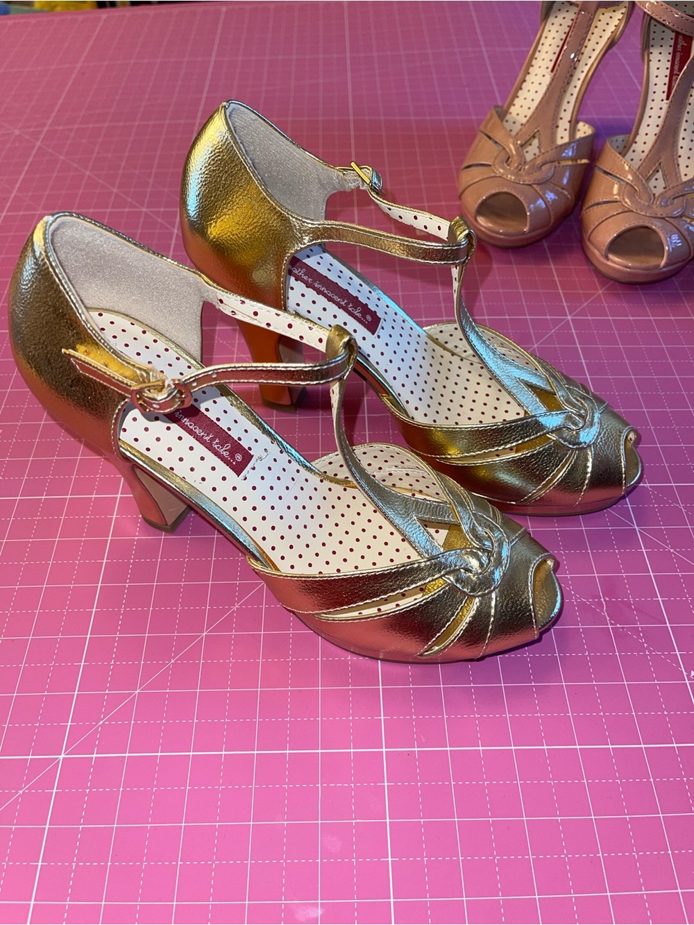 READ Description!!!! Set of 5 B.a.i.t. Vintage Repro Heels size 7.5 - Picture 5 of 9
